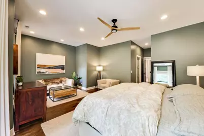 2136 W Waveland Avenue, Chicago, IL 60618 - Photo 14
