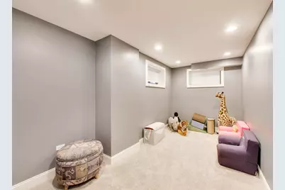 2136 W Waveland Avenue, Chicago, IL 60618 - Photo 30