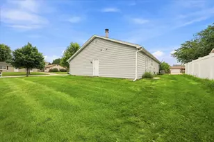 482 Pinewood Dr, North Aurora, IL 60542 - Photo 26