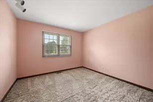 482 Pinewood Dr, North Aurora, IL 60542 - Photo 16