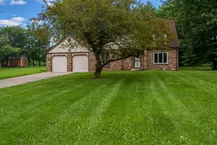 6335 Durness Dr, Caledonia, IL 61011 - Photo 2