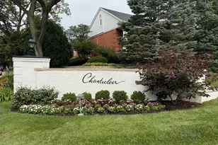 1205 Chanticleer Ln, Hinsdale, IL 60521 - Photo 1