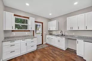 558 S 3rd St, Rochelle, IL 61068 - Photo 10
