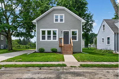 558 S 3rd Street, Rochelle, IL 61068 - Photo 2