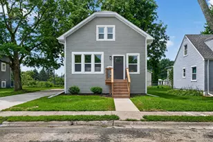 558 S 3rd St, Rochelle, IL 61068 - Photo 2