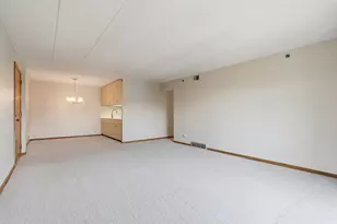 10420 Circle Dr, Oak Lawn, IL 60453 - Photo 4