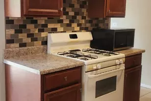 2006 Hastings Dr, Hoffman Estates, IL 60169 - Photo 2