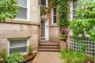 869 W Cornelia Ave, Chicago, IL 60657 - Photo 2