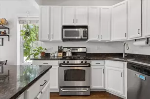 2924 W Berteau Ave, Chicago, IL 60618 - Photo 8