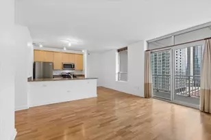 330 W Grand Ave, Chicago, IL 60654 - Photo 10
