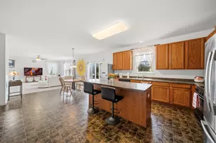 2529 W Autumn Dr, Round Lake, IL 60073 - Photo 8