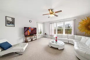 2529 W Autumn Dr, Round Lake, IL 60073 - Photo 6