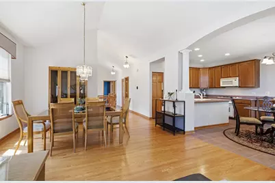 5560 Cambridge Way, Hanover Park, IL 60133 - Photo 8
