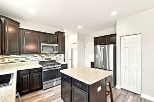 503 Sutton St, Yorkville, IL 60560 - Photo 10