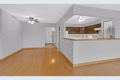 9374 Landings Street #402, Des Plaines, IL 60016 - Photo 4