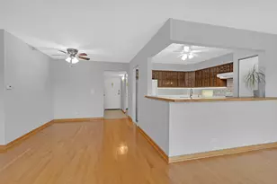9374 Landings St, Des Plaines, IL 60016 - Photo 4