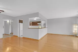 9374 Landings St, Des Plaines, IL 60016 - Photo 6