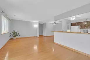 9374 Landings St, Des Plaines, IL 60016 - Photo 8