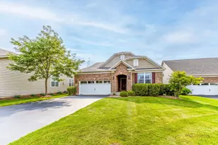 7 Melrose Pl, Hawthorn Woods, IL 60047 - Photo 2