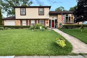 1451 E Gloria Dr, Palatine, IL 60074 - Photo 1