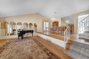 495 E Park Manor Ct, Elmhurst, IL 60126 - Photo 2