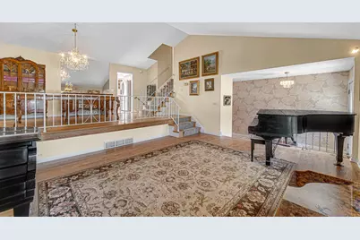 495 E Park Manor Court, Elmhurst, IL 60126 - Photo 4