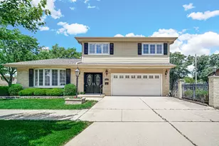 495 E Park Manor Ct, Elmhurst, IL 60126 - Photo 1