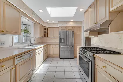 495 E Park Manor Court, Elmhurst, IL 60126 - Photo 8
