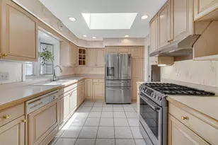 495 E Park Manor Ct, Elmhurst, IL 60126 - Photo 8