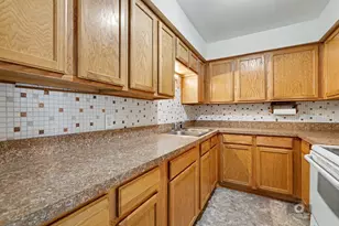222 Madison St, Joliet, IL 60435 - Photo 8