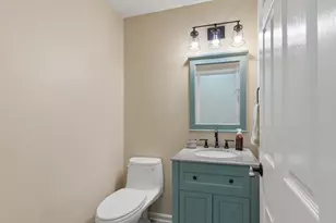 1061 Woodview Ct, Aurora, IL 60502 - Photo 10