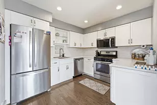 1811 Carlisle Ct, Schaumburg, IL 60194 - Photo 6