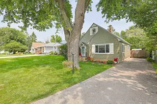 1429 Ridgeway Ave, Round Lake Beach, IL 60073 - Photo 2