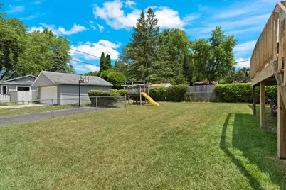 424 E Shorewood Road, Round Lake Beach, IL 60073 - Photo 22