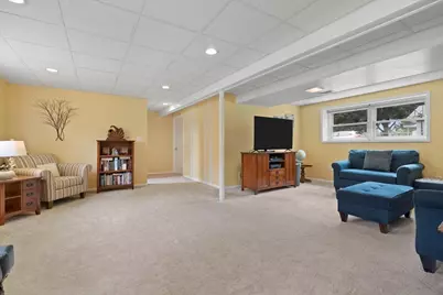 424 E Shorewood Road, Round Lake Beach, IL 60073 - Photo 18
