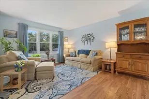 424 E Shorewood Rd, Round Lake Beach, IL 60073 - Photo 2