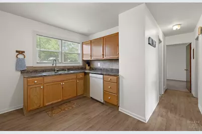 3906 Grove Avenue, McHenry, IL 60050 - Photo 6