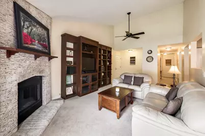 592 Edinburgh Lane #B, Prospect Heights, IL 60070 - Photo 2