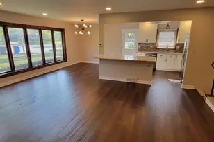 608 Trent Ln, Schaumburg, IL 60193 - Photo 4