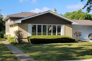 608 Trent Ln, Schaumburg, IL 60193 - Photo 2