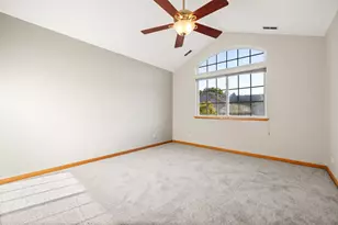2247 Stoughton Dr, Aurora, IL 60502 - Photo 20