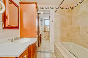 559 W Surf St, Chicago, IL 60657 - Photo 18