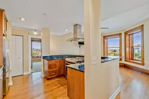 559 W Surf St, Chicago, IL 60657 - Photo 10