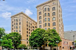 559 W Surf St, Chicago, IL 60657 - Photo 1