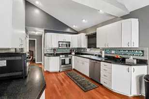 7005 W 63rd Pl, Chicago, IL 60638 - Photo 6