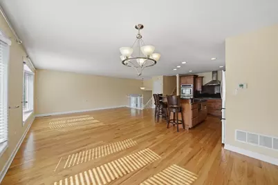 11758 S Avenue J, Chicago, IL 60617 - Photo 8