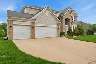 906 Blue Ridge Dr, Streamwood, IL 60107 - Photo 2