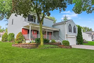 37 Yardley Ln, Schaumburg, IL 60194 - Photo 2
