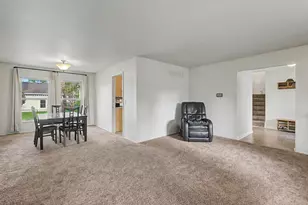 37 Yardley Ln, Schaumburg, IL 60194 - Photo 6