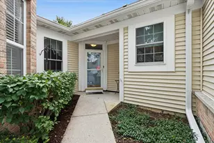 2058 Carillon Dr, Grayslake, IL 60030 - Photo 2